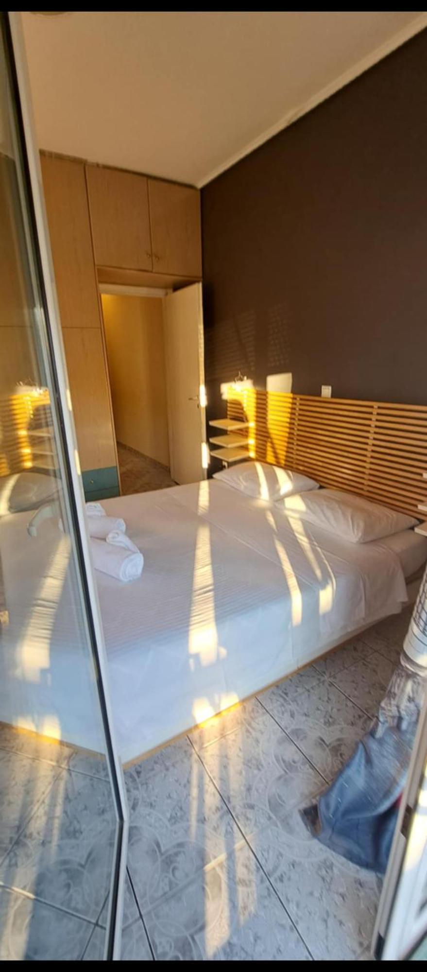 Warm Cozy & Quiet Athen